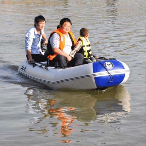 龙河镇公园游玩充气漂流船